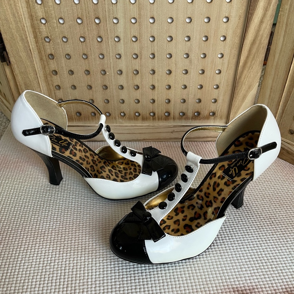 Retro Pin-Up Pumps